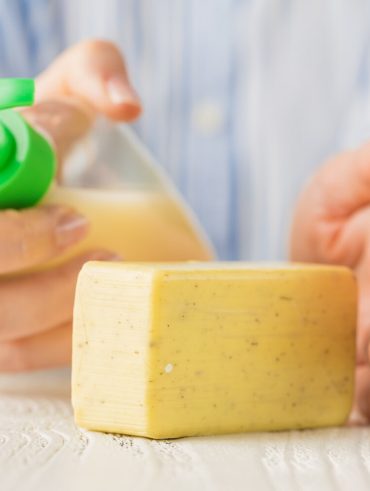 Solide ou liquide : quel savon choisir selon un expert ?