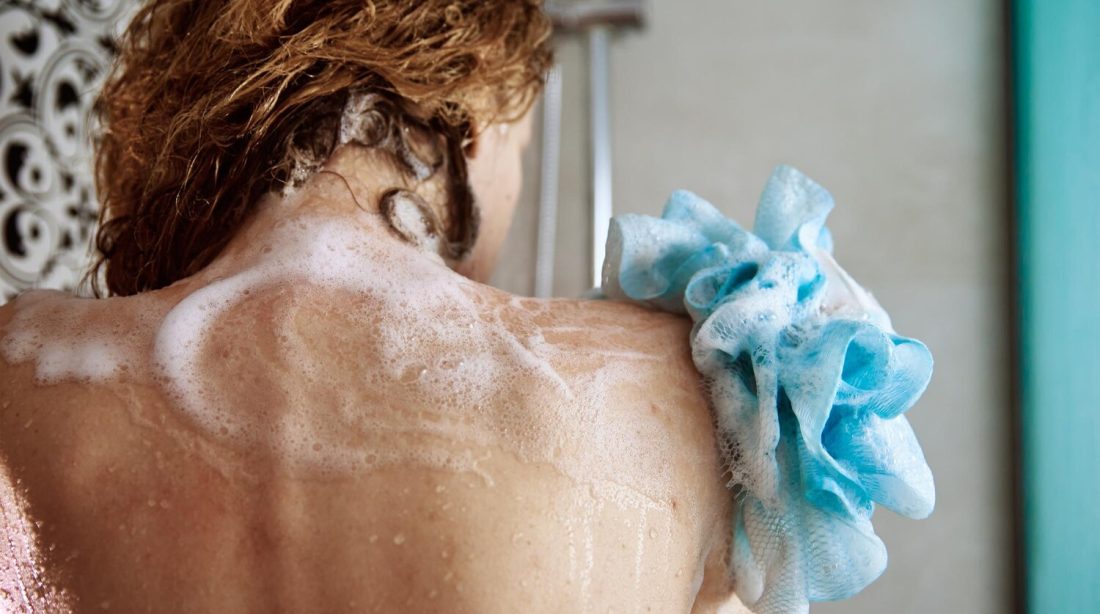 Découvrez la zone du corps que vous négligez sous la douche !